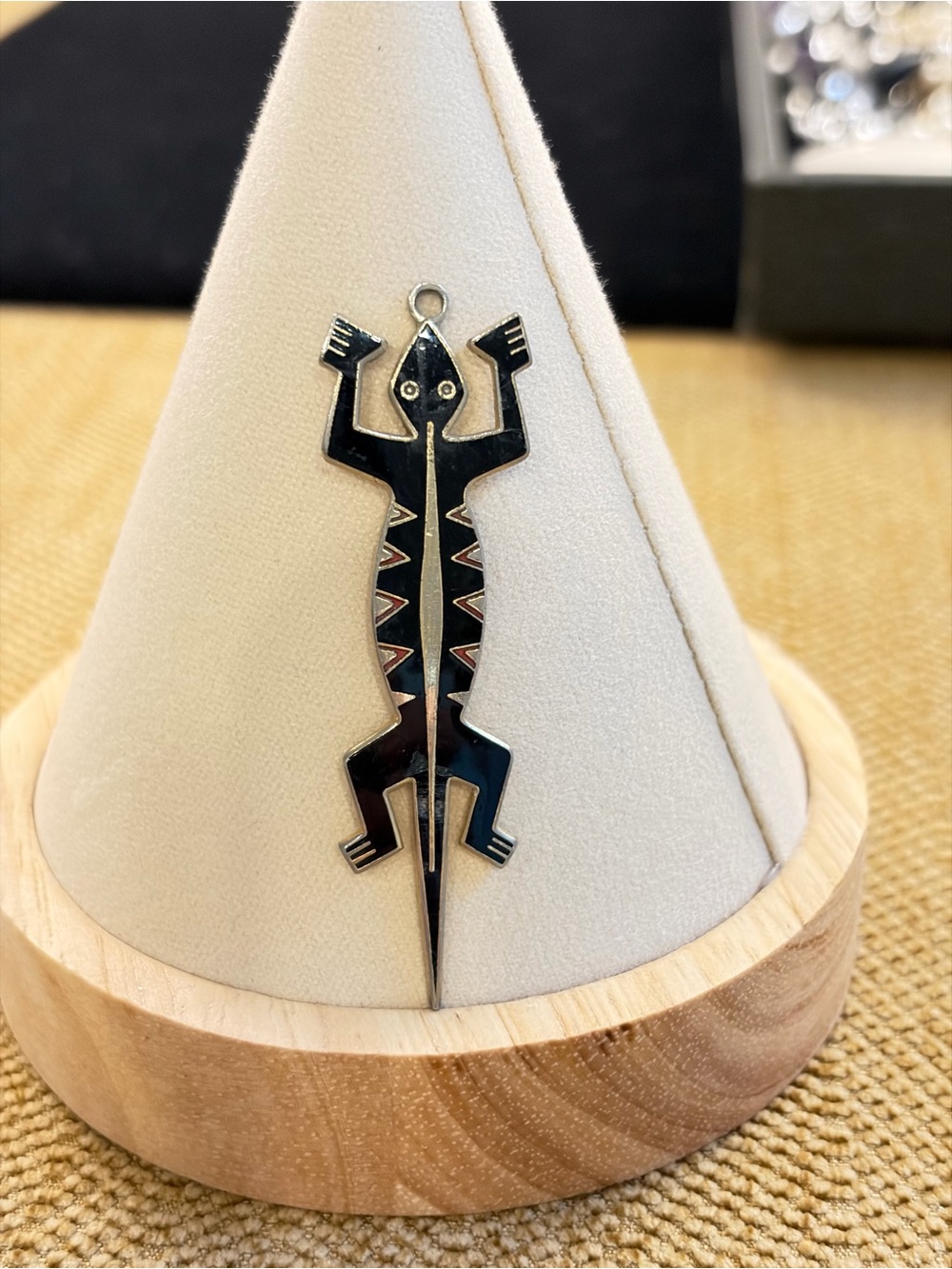Laurel Burch Lizardo pendant